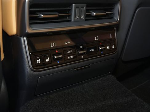 Used 2026 Lexus LX 700h Luxury image 23