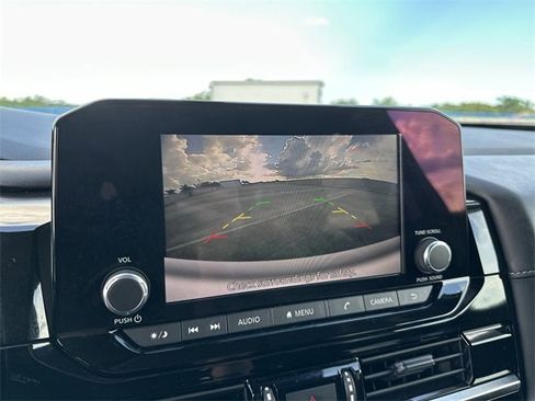 Used 2024 Nissan Pathfinder SV image 22