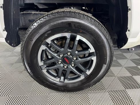 Used 2025 Toyota Tacoma TRD Sport AWD/4WD image 43