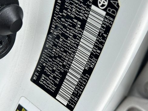 Used 2014 Toyota Corolla S image 31