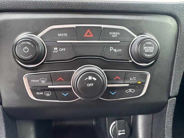 Used 2022 Dodge Charger SXT w/ Blacktop Package RWD image 25