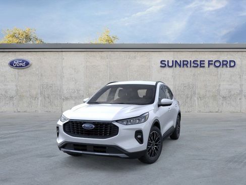 New 2025 Ford Escape SE w/ Class II Trailer Tow Package FWD image 2