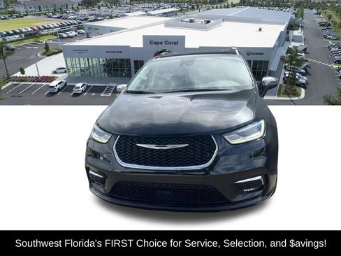 Certified 2023 Chrysler Pacifica Limited FWD image 2