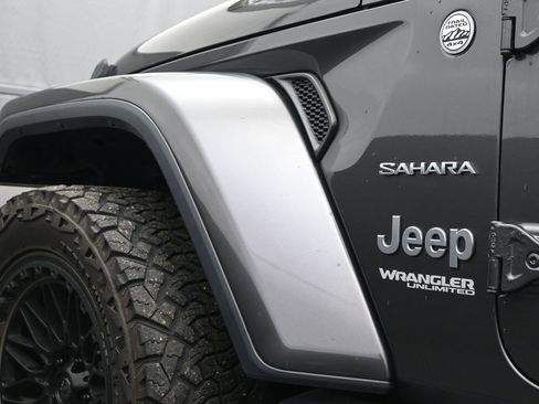 Used 2018 Jeep Wrangler Unlimited Sahara image 11