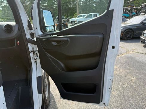 Used 2021 Mercedes-Benz Sprinter 2500 image 19