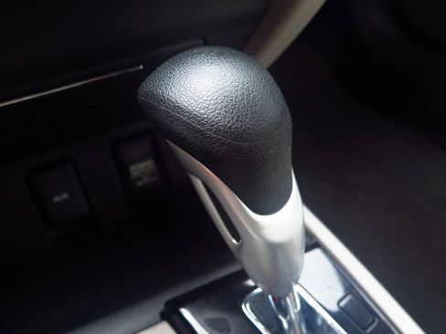 Used 2013 Honda Civic Hybrid Sedan image 17
