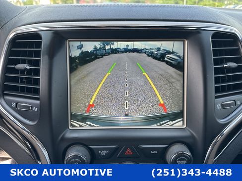 Used 2017 Jeep Grand Cherokee Overland image 16