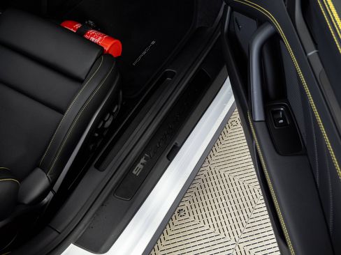 Certified 2026 Porsche 911 Targa 4 GTS AWD/4WD image 21