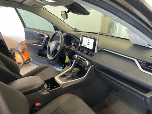 Used 2025 Toyota RAV4 LE AWD/4WD image 31