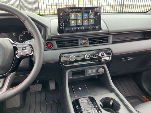 Certified 2025 Honda Pilot TrailSport image 20