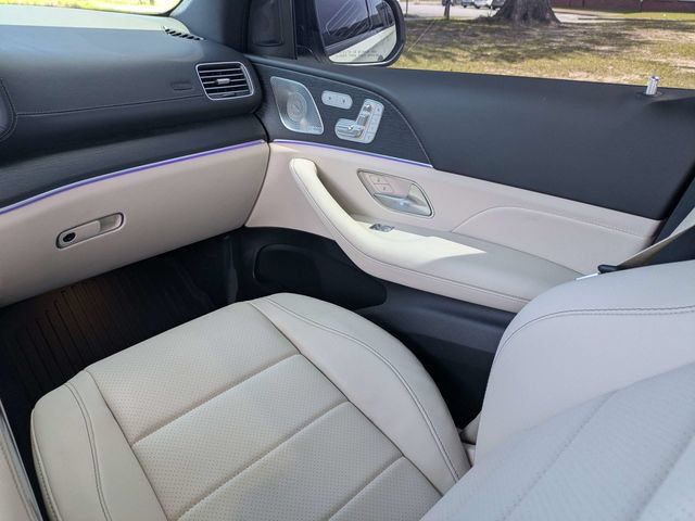Used 2025 Mercedes-Benz GLS 450 4MATIC image 23