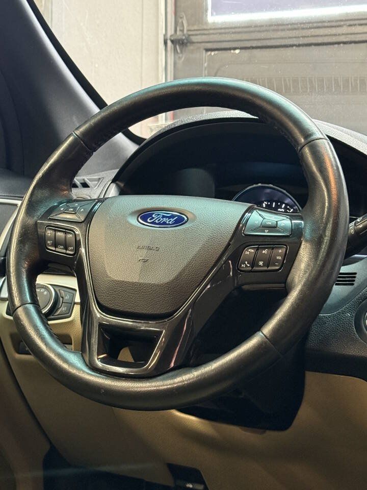Used 2016 Ford Explorer XLT w/ Equipment Group 202A AWD/4WD image 25
