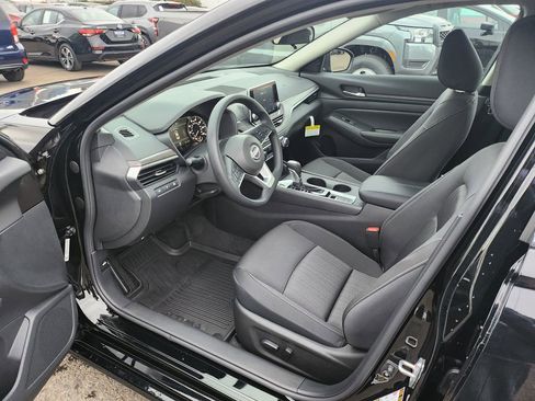 New 2025 Nissan Altima 2.5 SV image 12