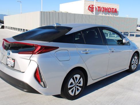 Used 2018 Toyota Prius Prime Plus image 3