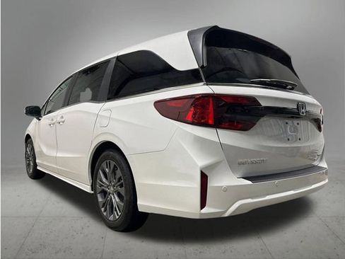 New 2026 Honda Odyssey Touring image 3