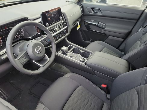 New 2025 Nissan Pathfinder SV w/ SV Premium Package image 3