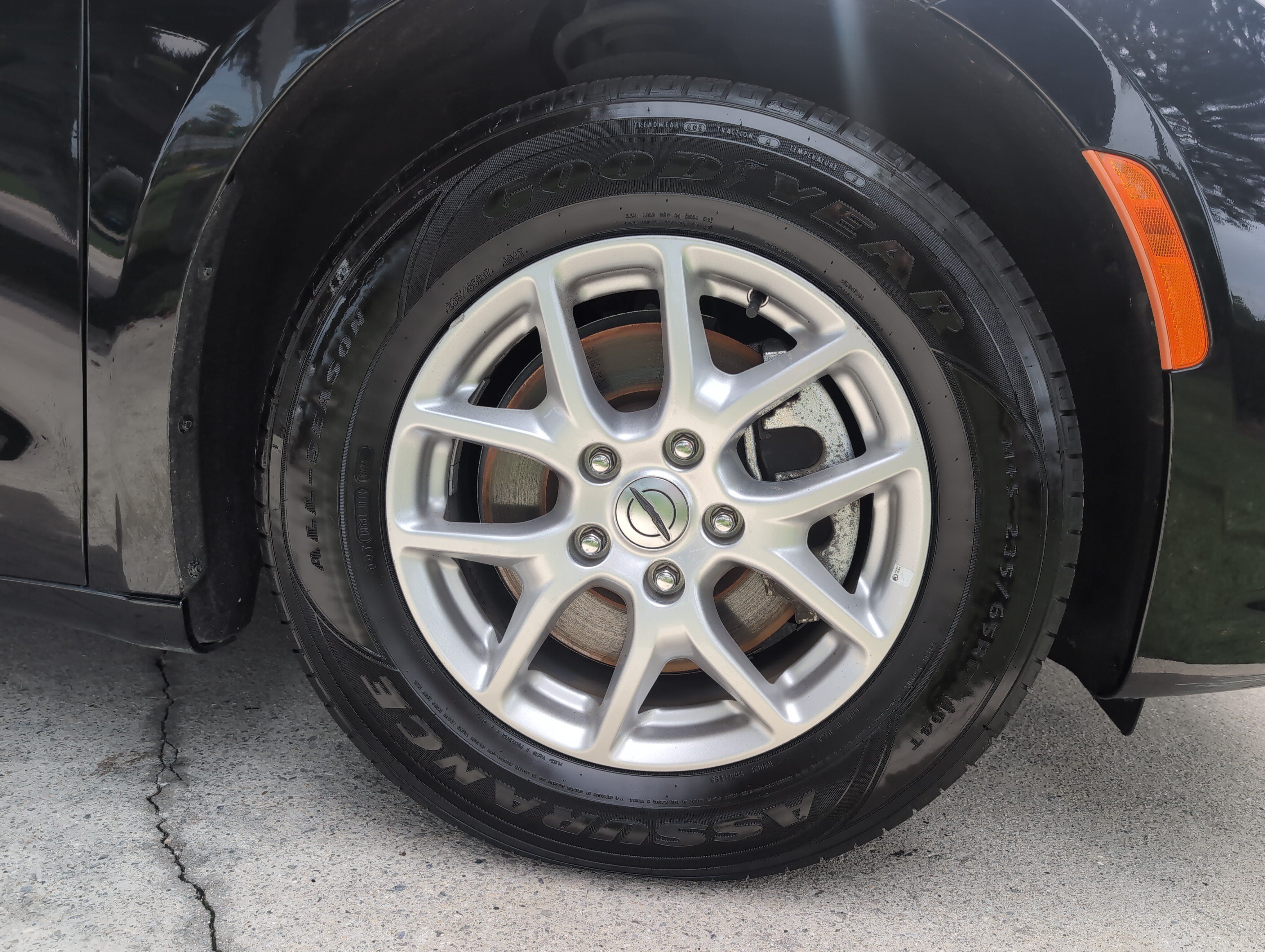 Used 2024 Chrysler Pacifica Touring-L FWD image 13