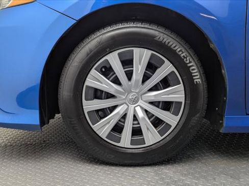 Used 2019 Toyota Camry LE image 28