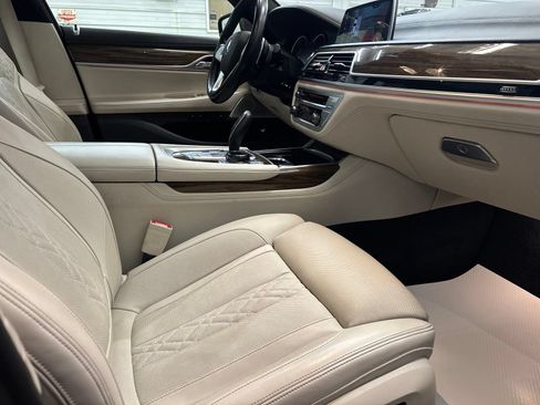 Used 2019 BMW 750i xDrive w/ Executive Package AWD/4WD image 24