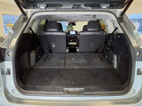 Used 2023 Toyota Highlander XLE image 7