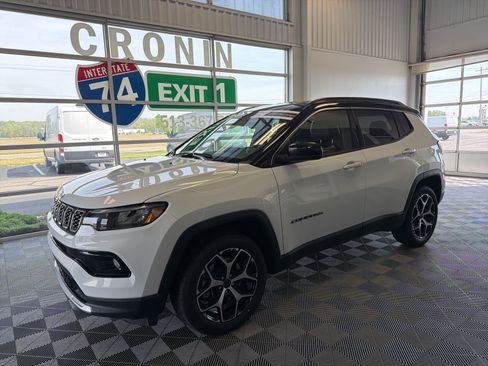 Used 2025 Jeep Compass Limited AWD/4WD image 3