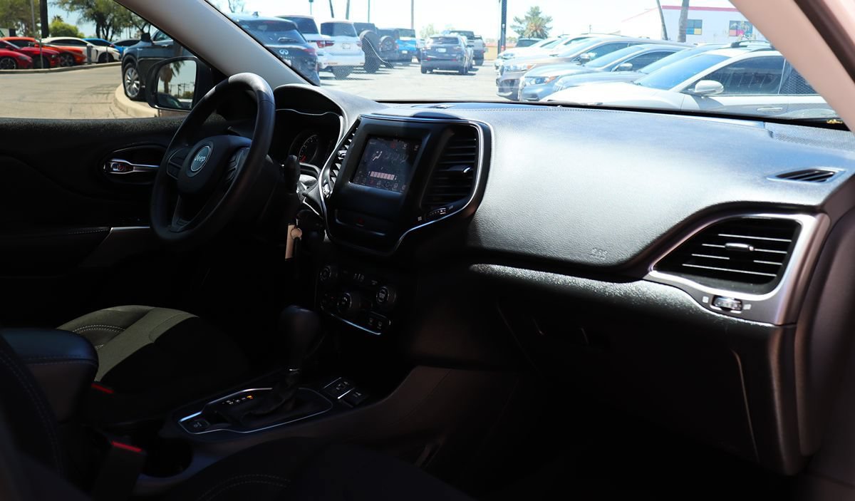 Used 2020 Jeep Cherokee Latitude FWD image 35