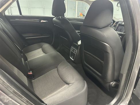 Used 2019 Chrysler 300 Touring w/ Sport Appearance Package RWD image 12