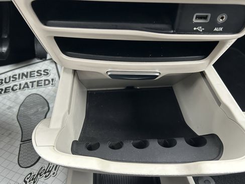 Used 2020 Chrysler Pacifica Touring-L image 31