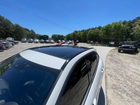 Used 2018 Jaguar F-PACE Premium image 27