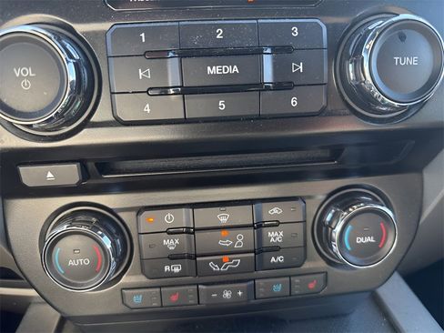 Used 2015 Ford F150 Lariat image 15