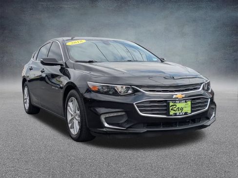 Used 2018 Chevrolet Malibu LT FWD image 1