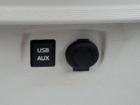 Used 2011 Toyota Sienna XLE image 31