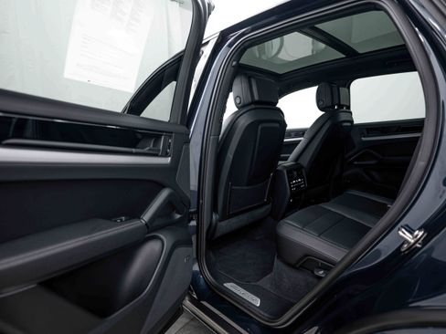 Certified 2026 Porsche Cayenne AWD/4WD image 22