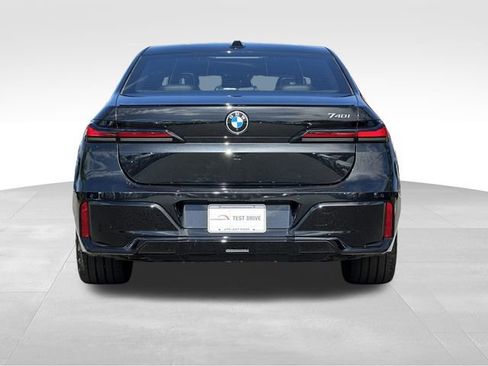Used 2023 BMW 740i w/ Parking Assistance Package RWD image 4