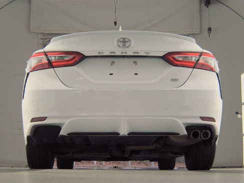 Used 2020 Toyota Camry SE FWD image 8