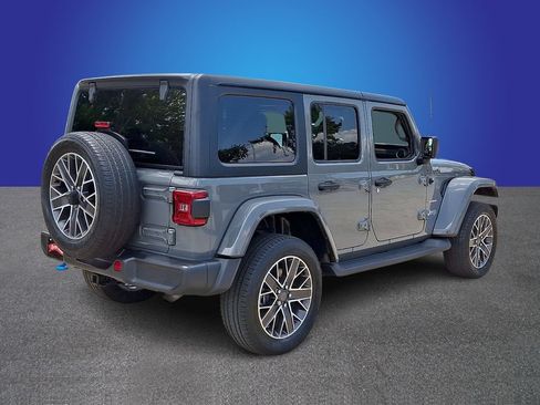 Used 2023 Jeep Wrangler Unlimited Sahara w/ Cold Weather Group AWD/4WD image 4