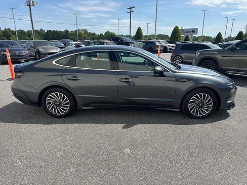 Certified 2025 Hyundai Sonata Limited FWD image 8