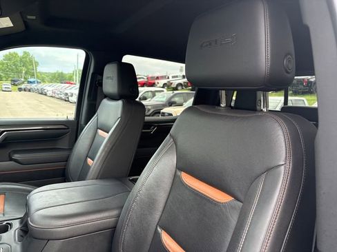 Used 2024 GMC Sierra 1500 AT4 w/ AT4 Preferred Package AWD/4WD image 9
