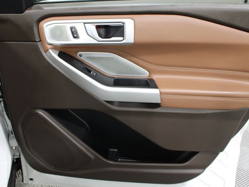 Used 2022 Ford Explorer King Ranch w/ Technology Package image 30