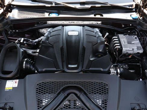 Used 2023 Porsche Macan S image 24