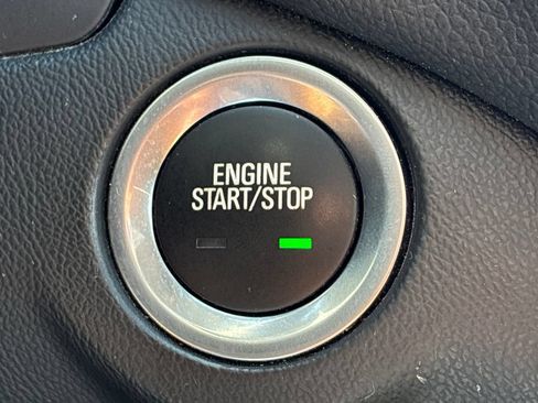 Used 2023 Chevrolet Equinox LT AWD/4WD image 24