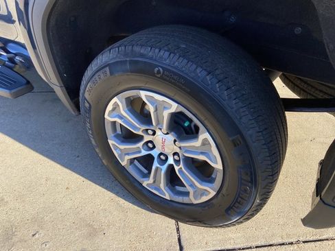 Used 2023 GMC Sierra 1500 SLT image 29