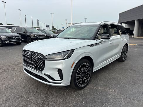 Certified 2025 Lincoln Aviator Black Label AWD/4WD image 3