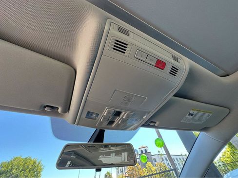 Used 2017 Volkswagen Golf SE image 25