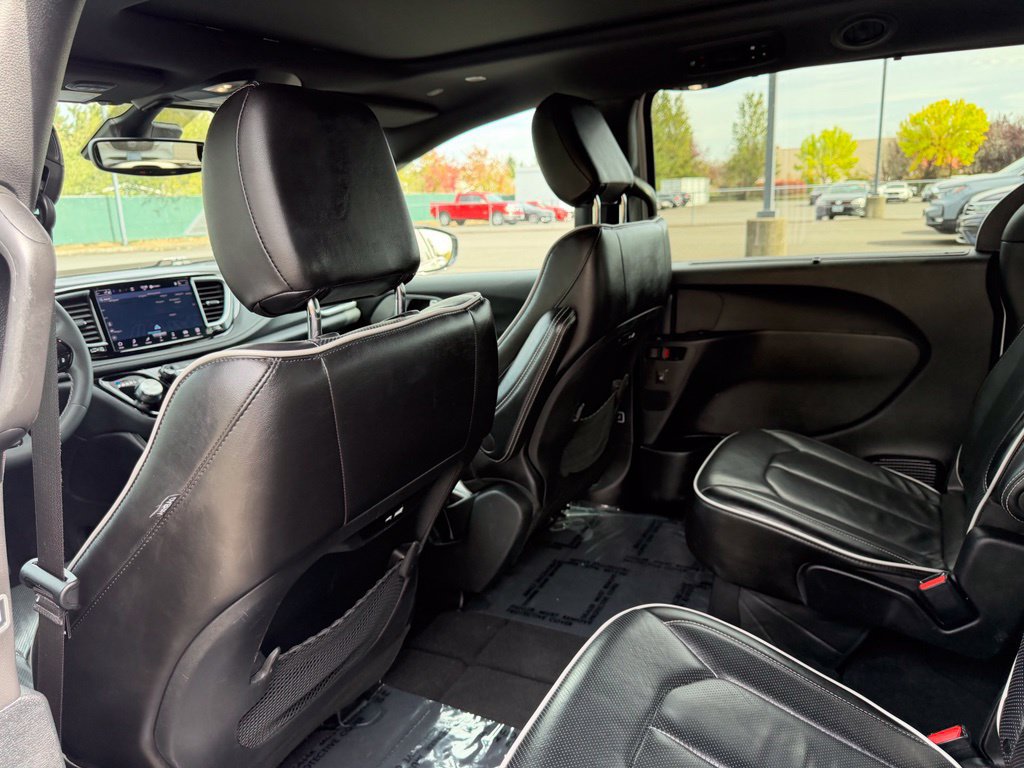 Used 2025 Chrysler Pacifica Limited FWD image 29
