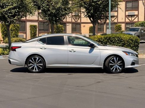 Used 2021 Nissan Altima 2.5 SR FWD image 4