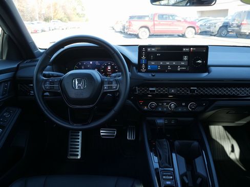 Used 2025 Honda Accord Sport image 19