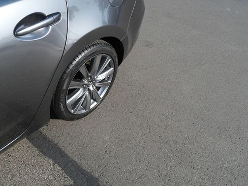 Used 2021 Toyota Corolla LE FWD image 33