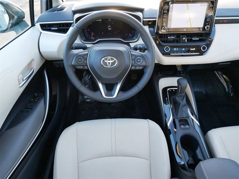 Used 2022 Toyota Corolla XLE image 11