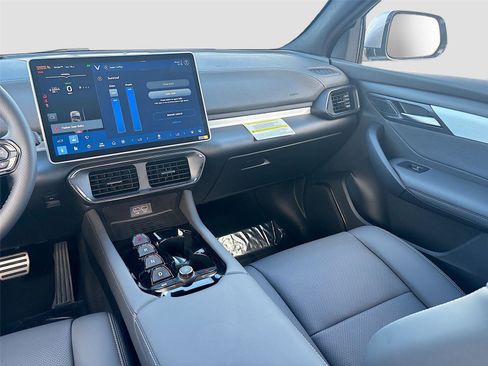 New 2025 VinFast VF 8 Plus image 24